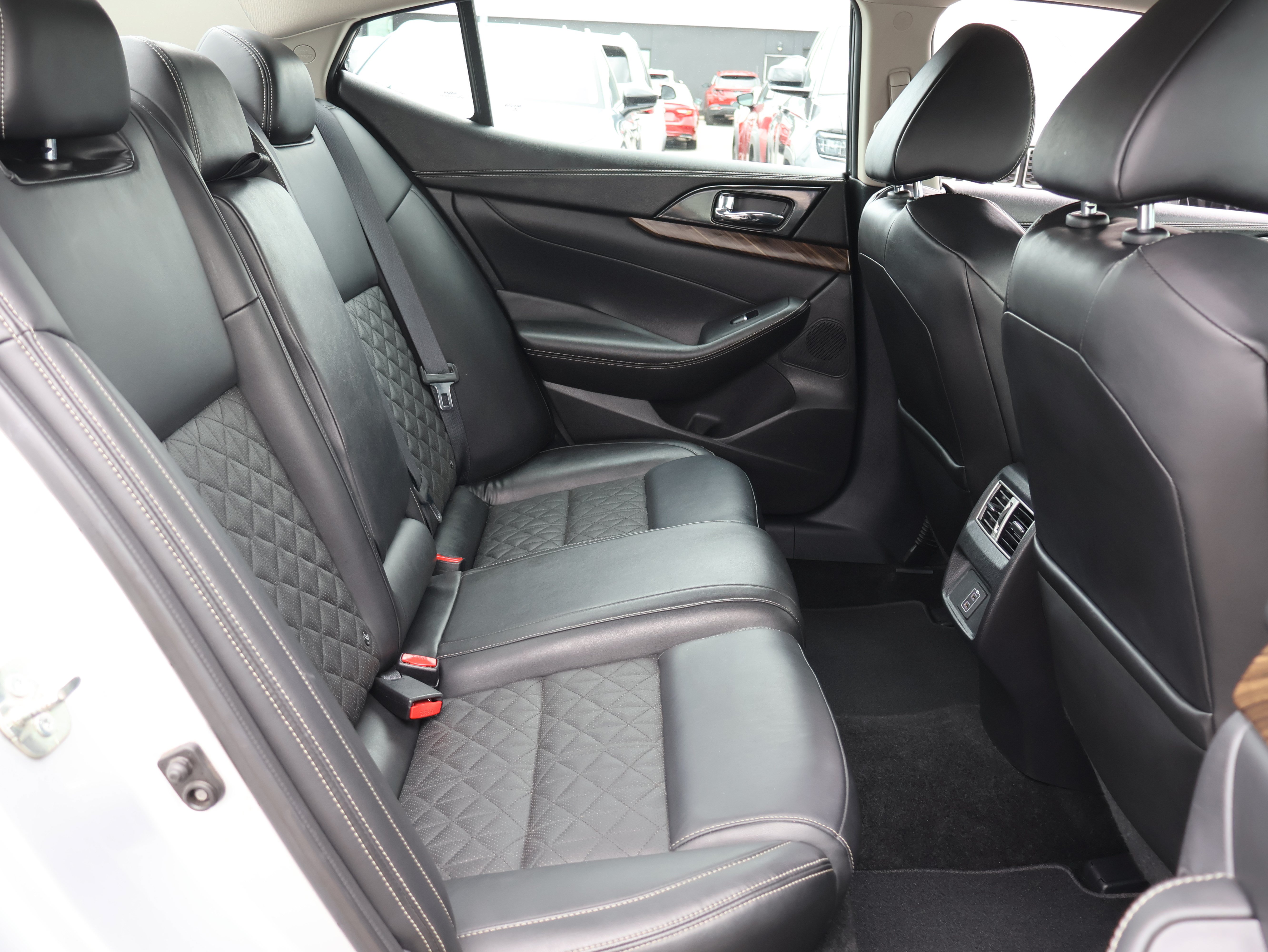 Used 2018 Nissan Maxima Platinum FWD image 10