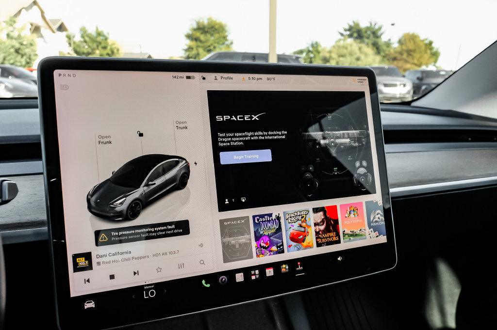 Used 2022 Tesla Model 3 Performance AWD/4WD image 28