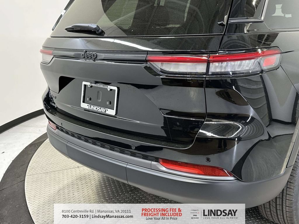 New 2026 Jeep Grand Cherokee Altitude AWD/4WD image 9