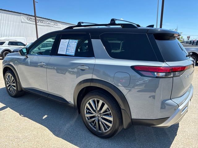 Used 2025 Nissan Pathfinder SL w/ SL Premium Package AWD/4WD image 5
