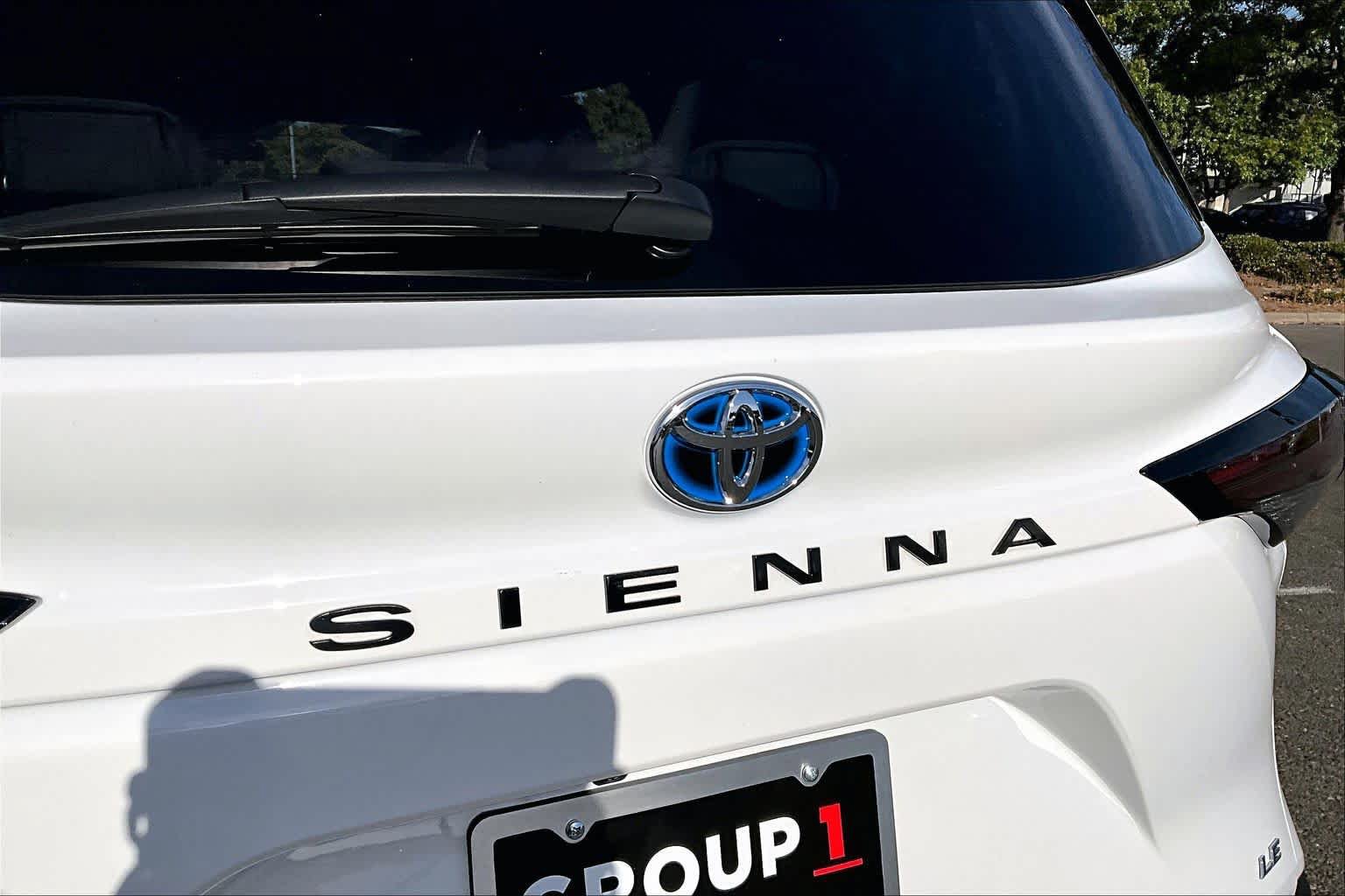 Certified 2025 Toyota Sienna LE FWD image 30