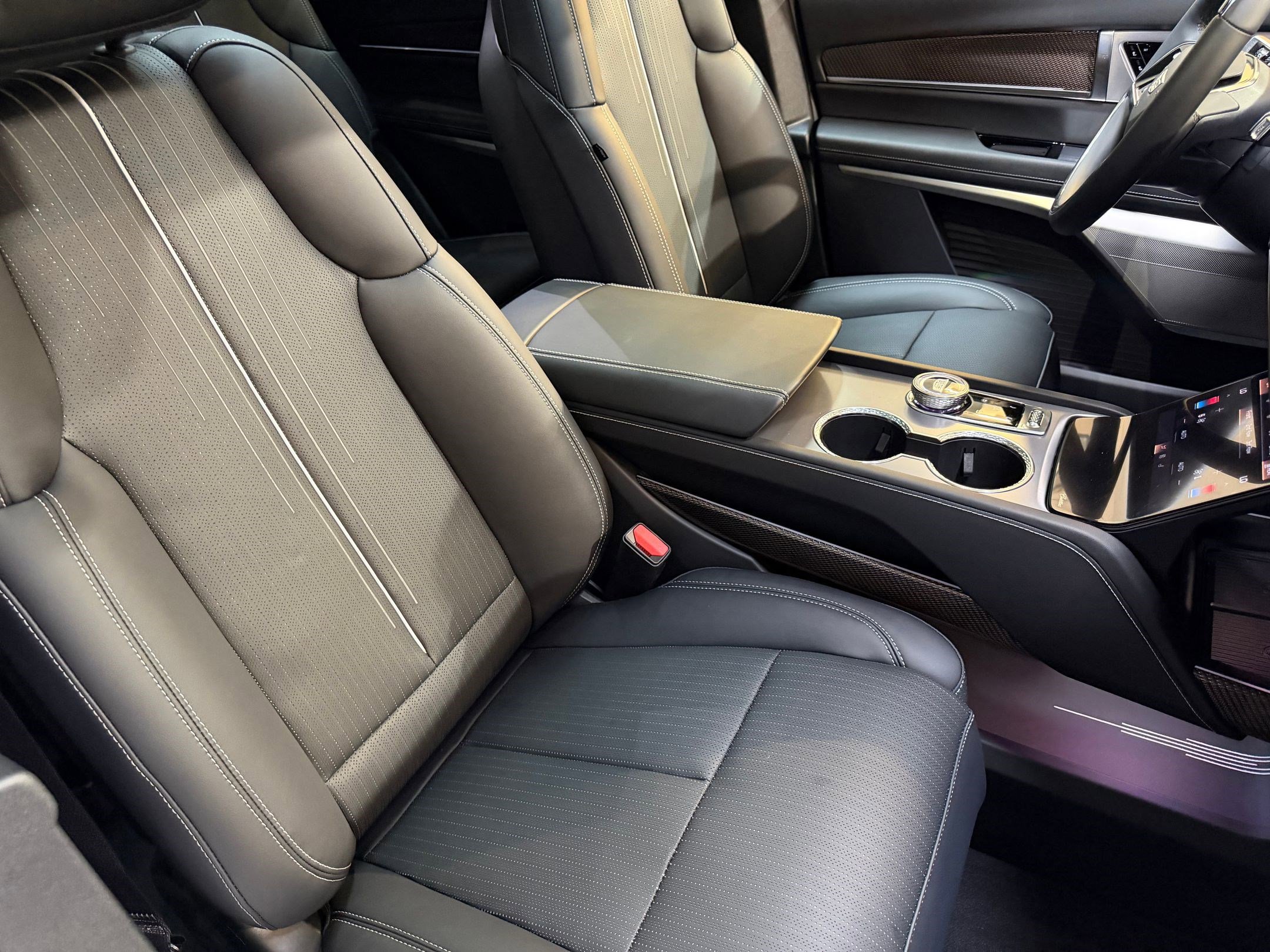 New 2026 Cadillac Vistiq Sport image 57