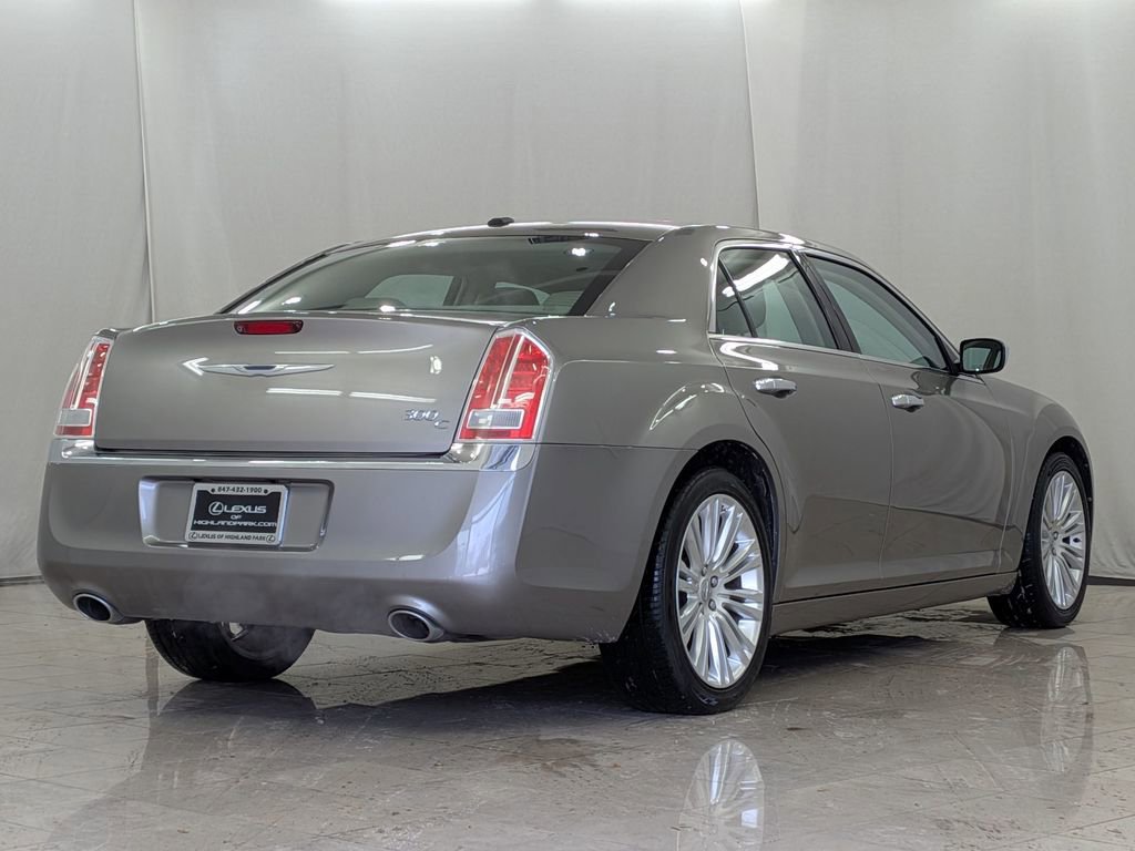 Used 2014 Chrysler 300 C image 9