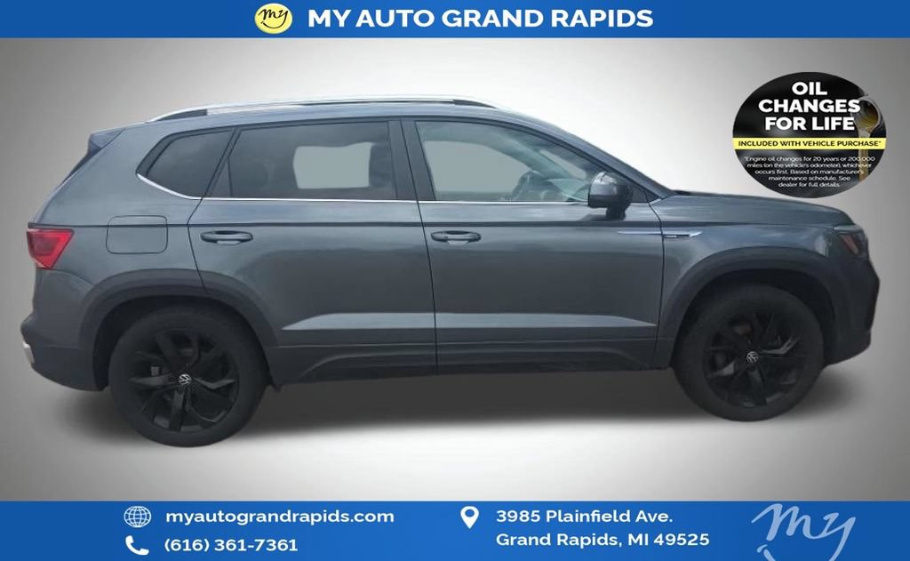 Used 2023 Volkswagen Taos SE w/ Panoramic Sunroof Package AWD/4WD image 4