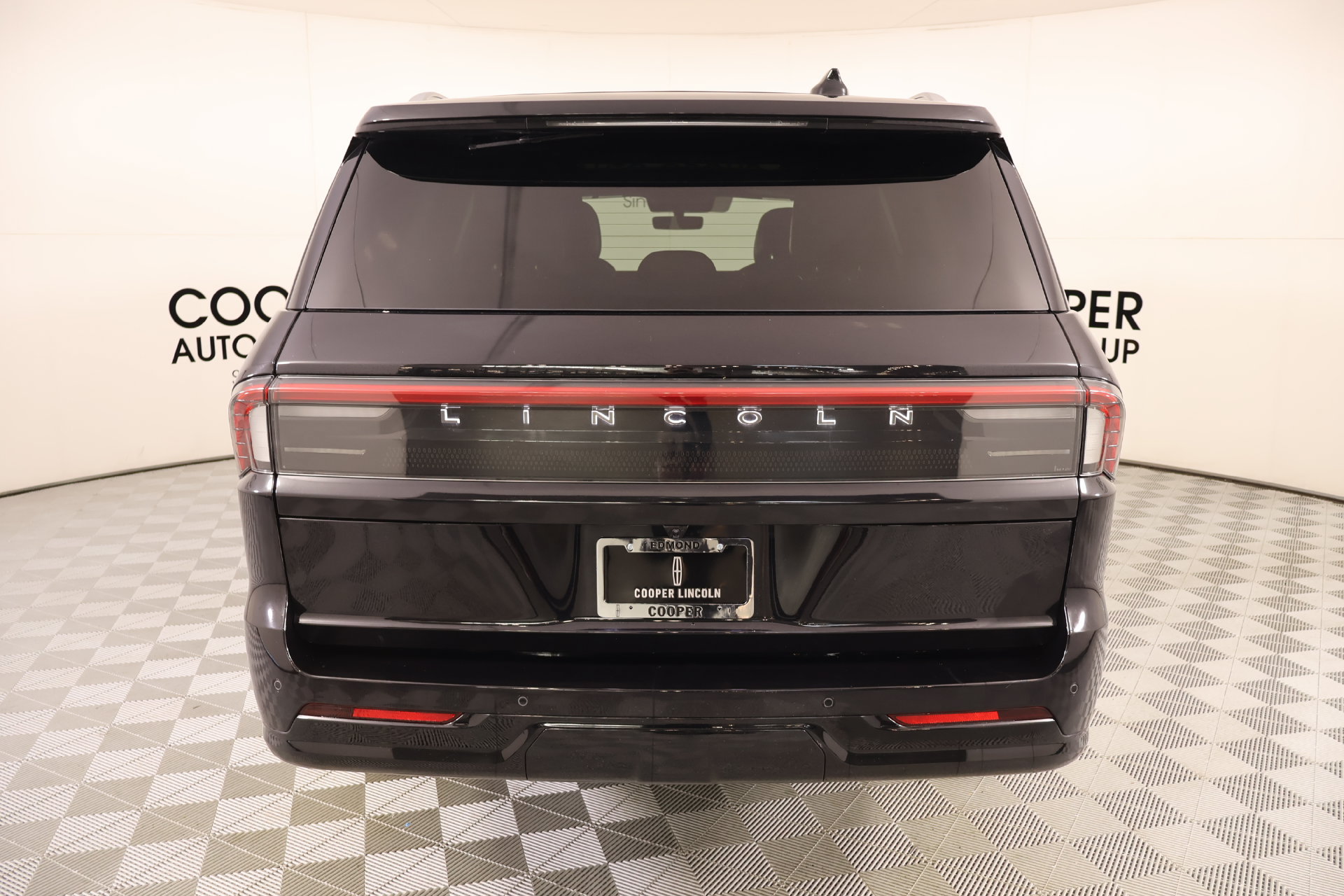 Certified 2025 Lincoln Navigator Reserve AWD/4WD image 23