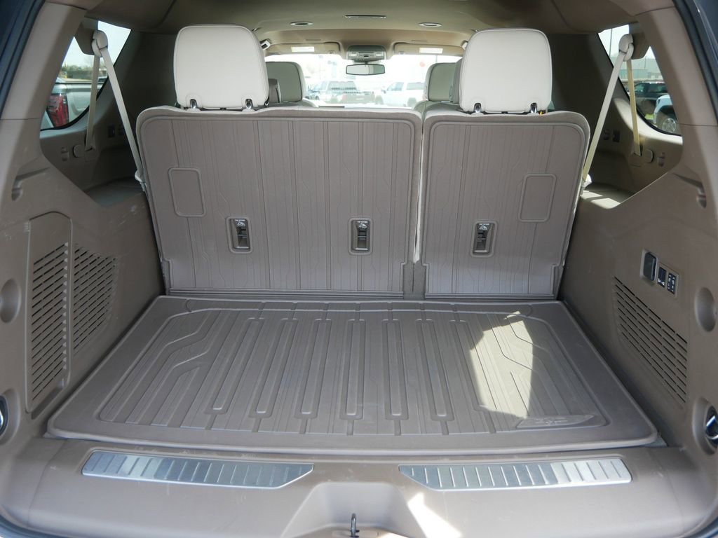 Used 2025 GMC Yukon XL Denali w/ LPO, Floor Liner Package AWD/4WD image 9