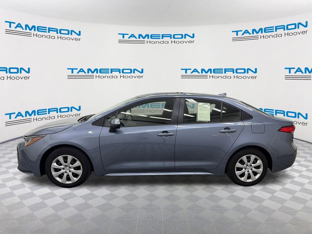Used 2022 Toyota Corolla LE image 2