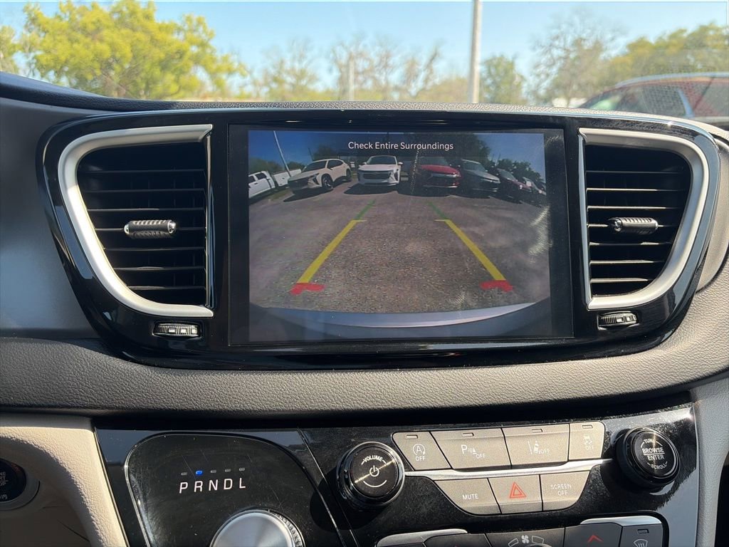 Used 2024 Chrysler Pacifica Touring-L image 20