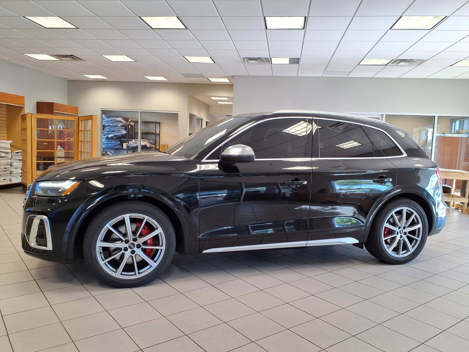 Used 2023 Audi SQ5 Prestige AWD/4WD image 2
