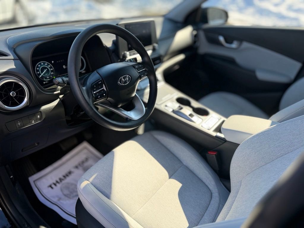 Used 2023 Hyundai Kona SE image 13