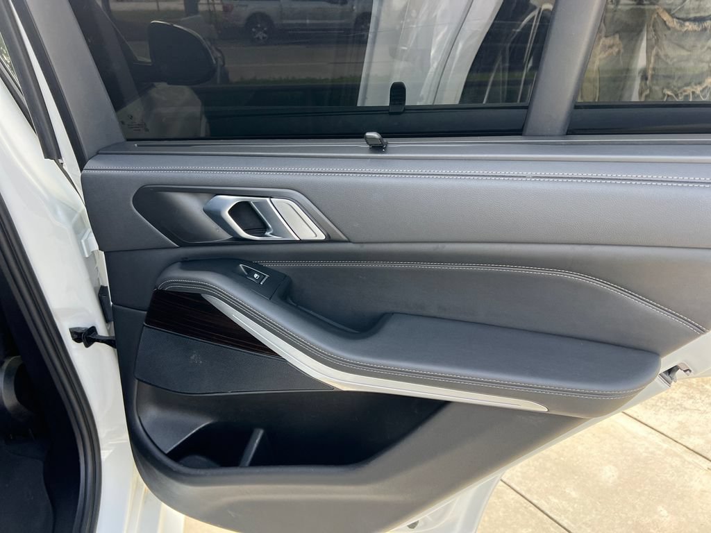 Used 2023 BMW X5 xDrive40i w/ M Sport Package AWD/4WD image 9