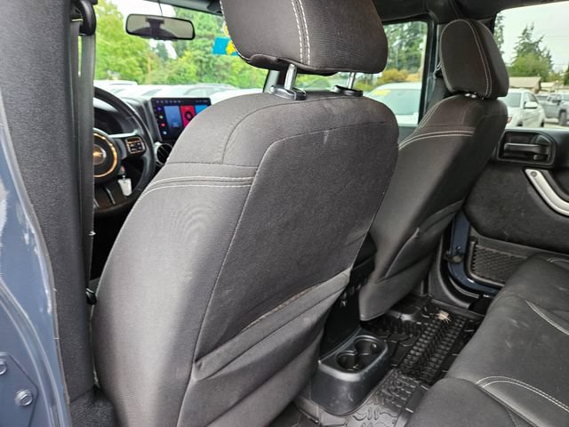 Used 2016 Jeep Wrangler Unlimited Sahara w/ Connectivity Group AWD/4WD image 21