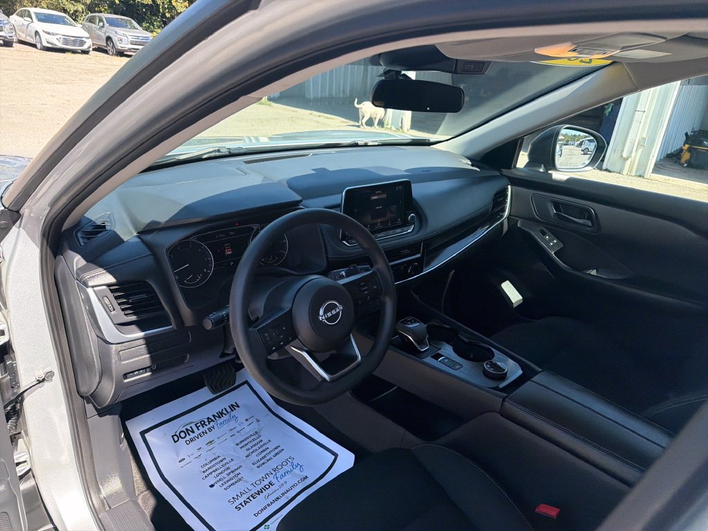 Used 2024 Nissan Rogue S AWD/4WD image 16
