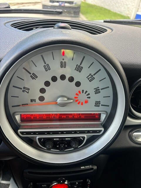 Used 2011 MINI Cooper Hardtop FWD image 4