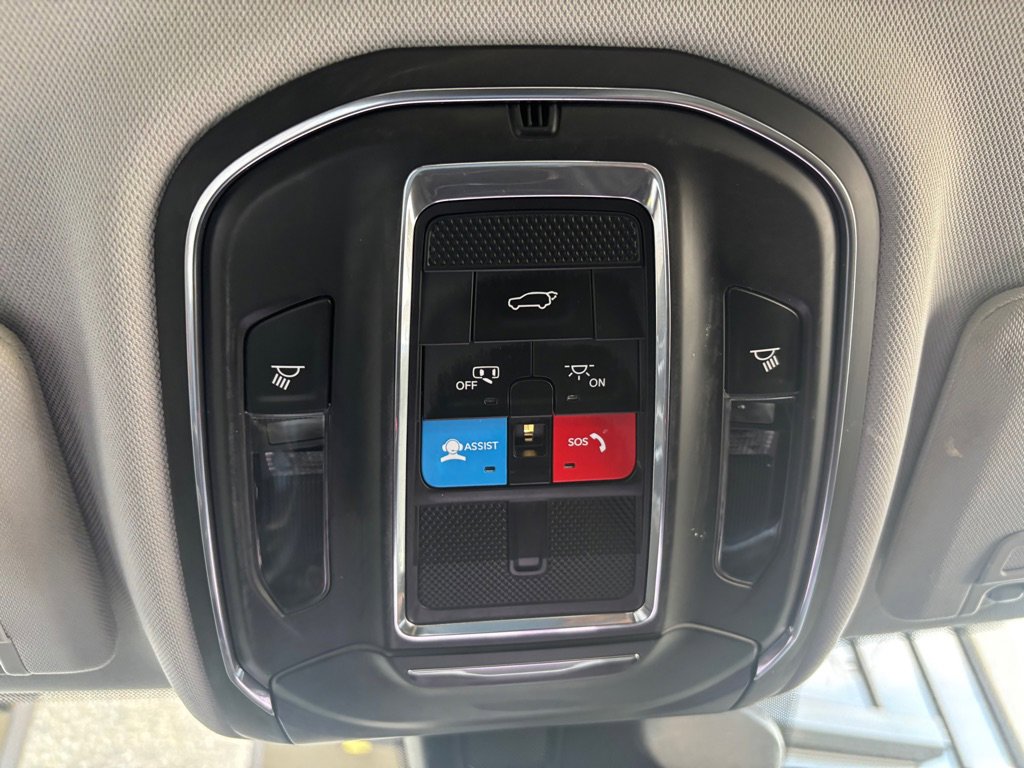 Used 2023 Jeep Grand Cherokee Limited w/ Trailer Tow Prep Group (B) AWD/4WD image 17