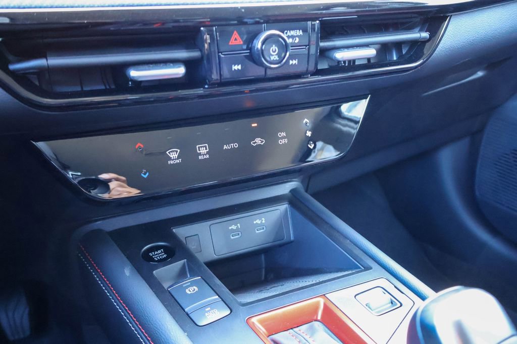 New 2026 Nissan Kicks SR image 12