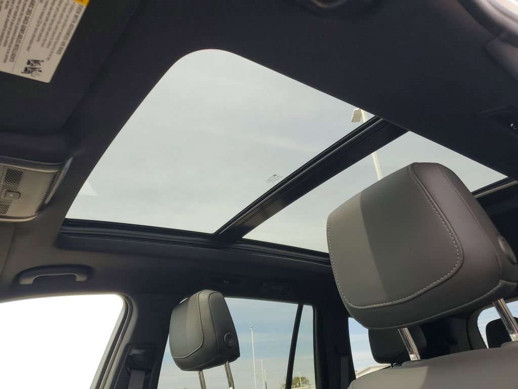Used 2025 Cadillac XT6 Sport w/ LPO, Floor Liner Package AWD/4WD image 6