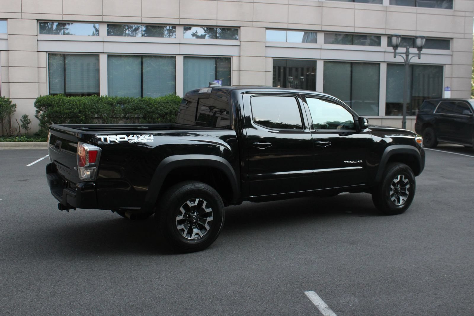 Used 2021 Toyota Tacoma TRD Off-Road w/ Technology Package AWD/4WD image 7