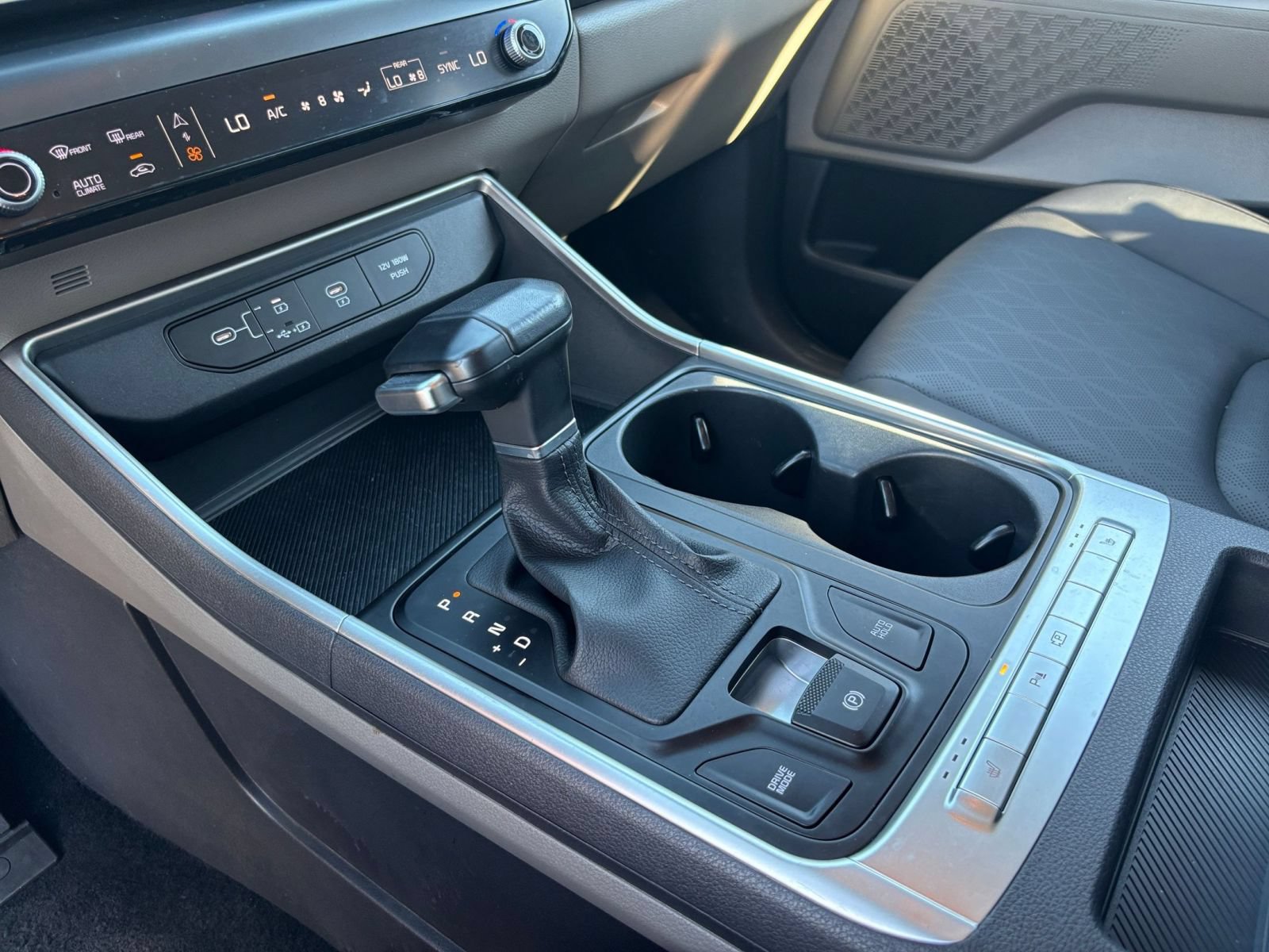 Used 2026 Kia Carnival FWD image 43