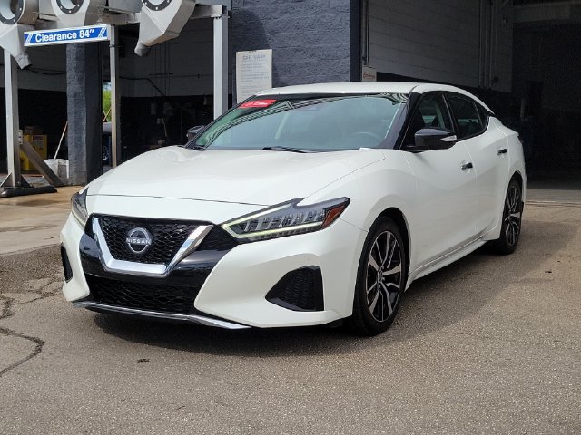 Used 2023 Nissan Maxima SV w/ Floor Mat Group FWD image 2