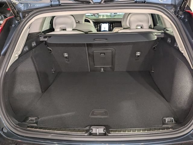 New 2026 Volvo V60 B5 Cross Country Plus w/ Climate Package AWD/4WD image 28