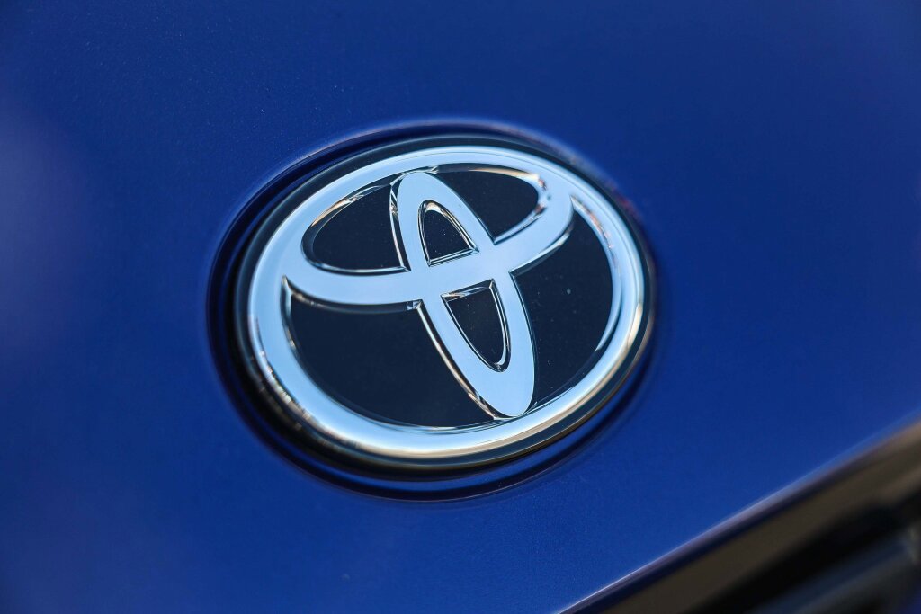 Certified 2025 Toyota GR86 Premium w/ ALL Weather Mat Package (TMS) image 15