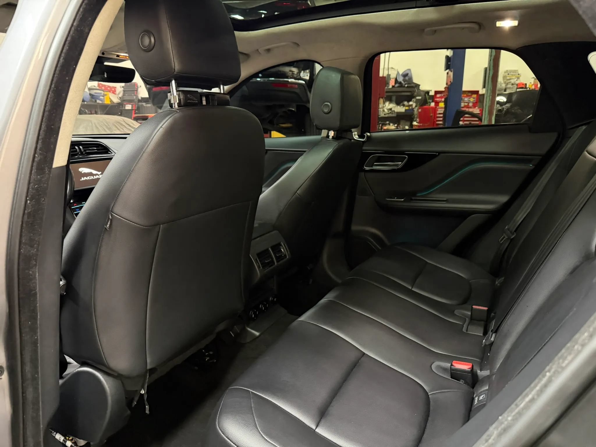 Used 2020 Jaguar F-PACE Premium AWD/4WD image 13