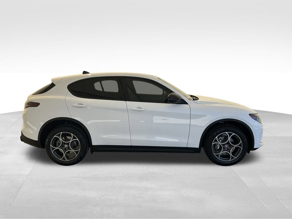 New 2025 Alfa Romeo Stelvio Sprint w/ Convenience Package image 6