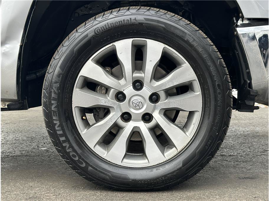 Used 2018 Toyota Tundra SR5 w/ SR5 Upgrade Package AWD/4WD image 29