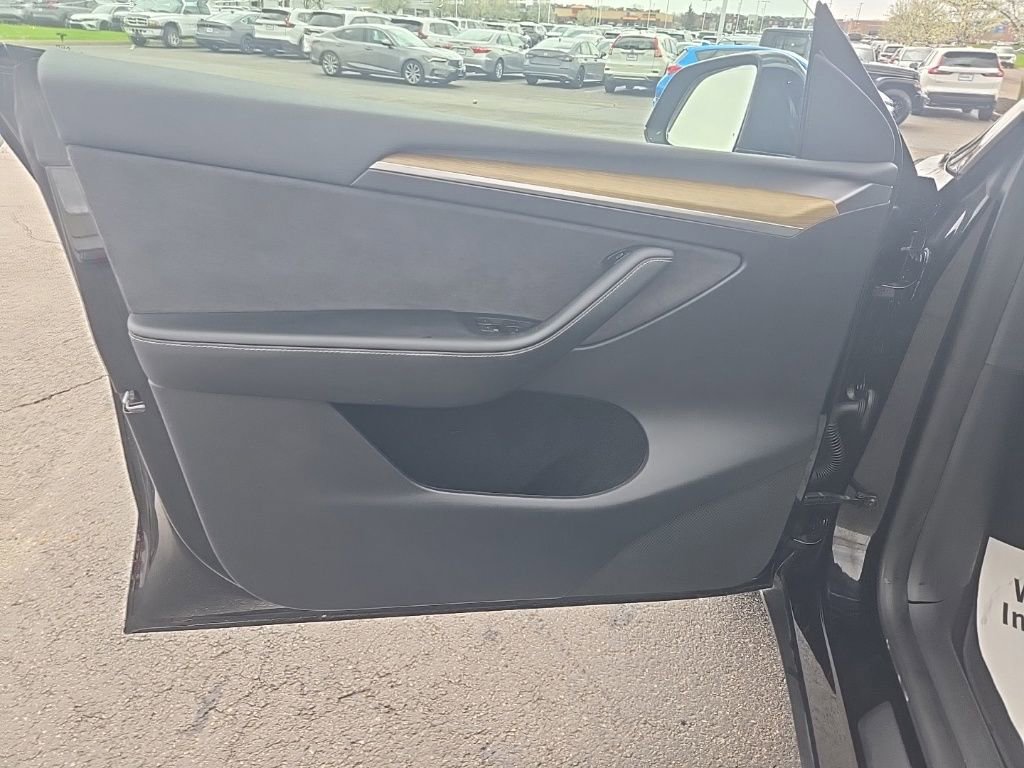 Used 2023 Tesla Model Y Long Range image 21