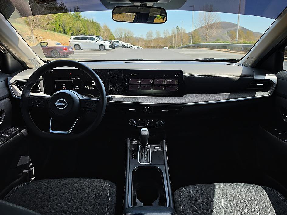 Used 2025 Nissan Kicks SV image 18