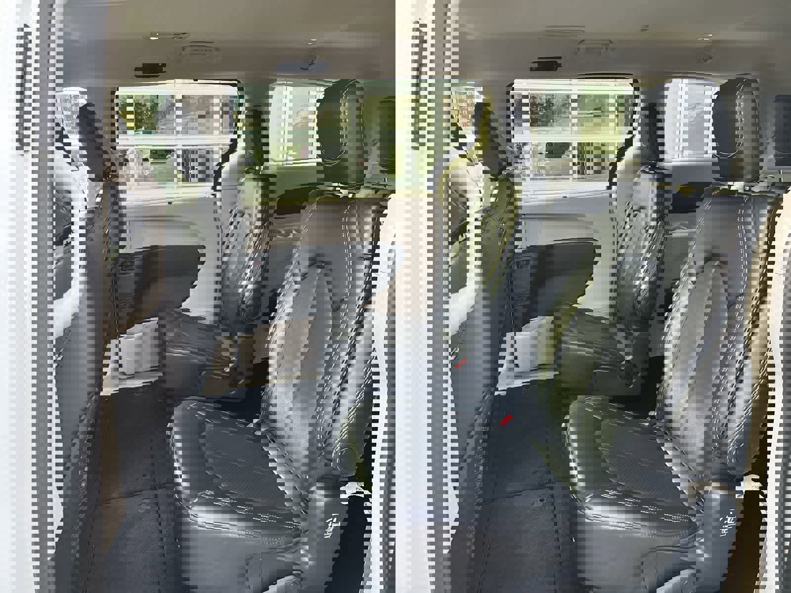 Certified 2024 Chrysler Pacifica Touring-L image 6