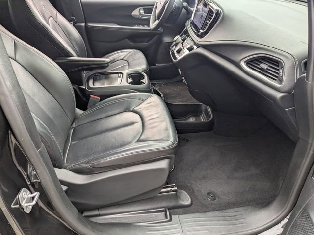 Certified 2022 Chrysler Pacifica Touring-L w/ S Appearance Package AWD/4WD image 28