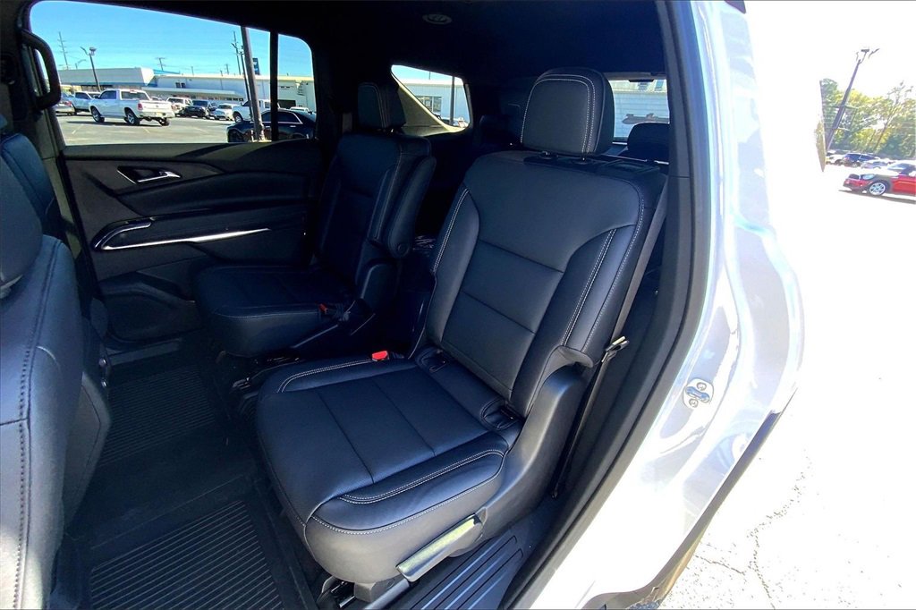 New 2026 Chevrolet Traverse LT image 11