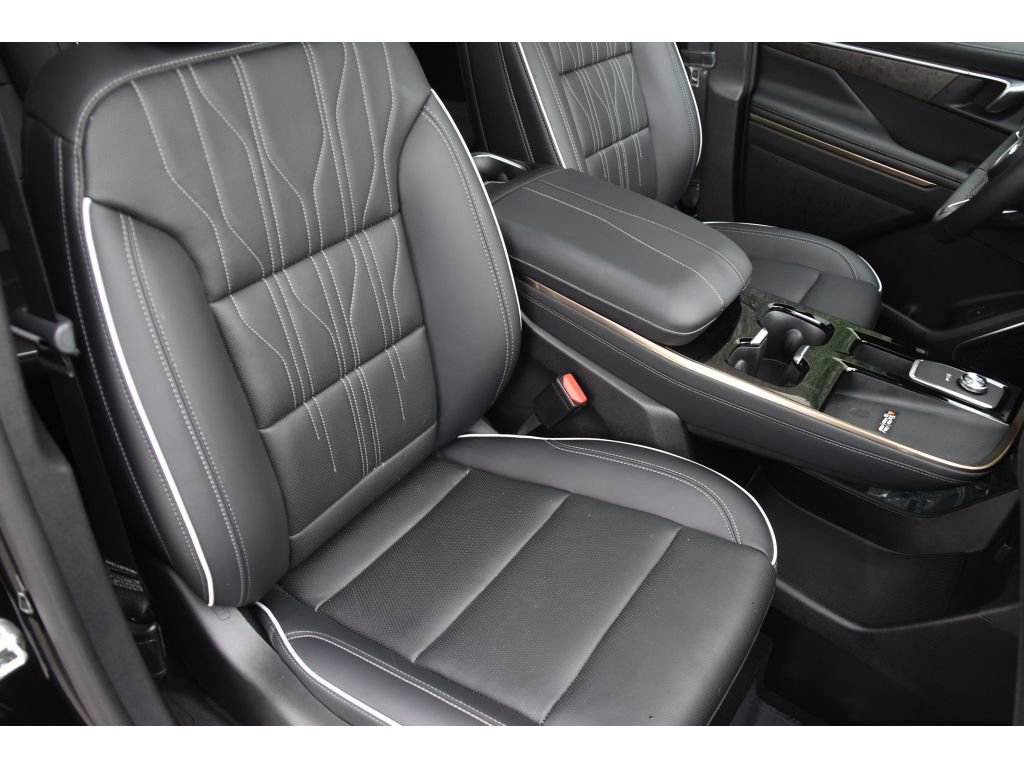 Used 2025 Buick Enclave Avenir w/ Super Cruise Package AWD/4WD image 31