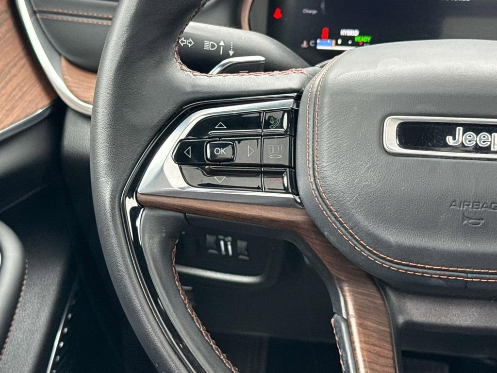 Used 2023 Jeep Grand Cherokee Summit AWD/4WD image 16