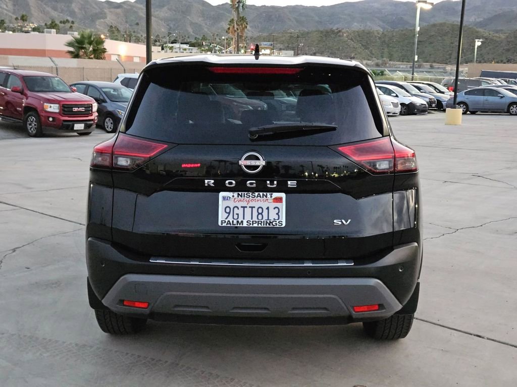 Used 2023 Nissan Rogue SV image 4