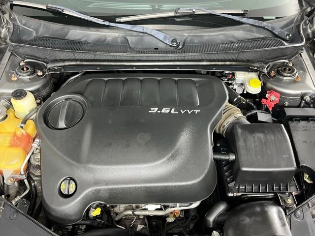 Used 2013 Chrysler 200 Limited image 8