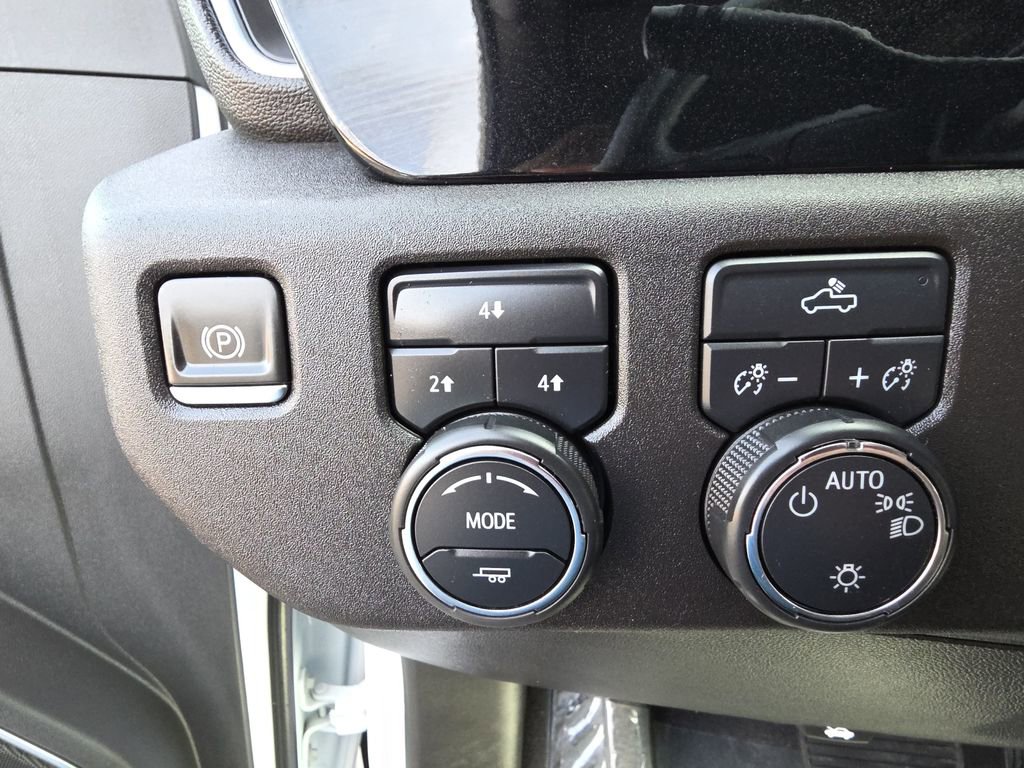 Used 2024 Chevrolet Silverado 3500 LT image 21
