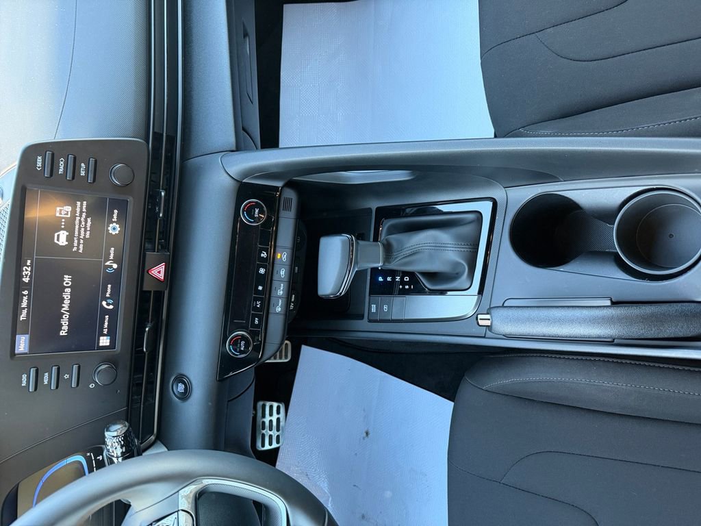 Certified 2025 Hyundai Elantra Sport image 17