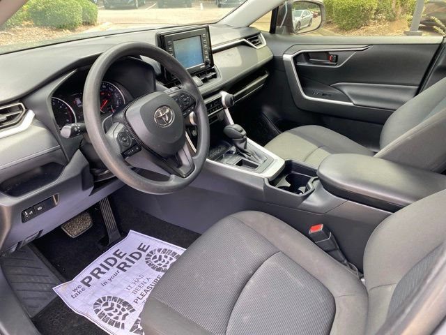 Used 2021 Toyota RAV4 LE FWD image 5