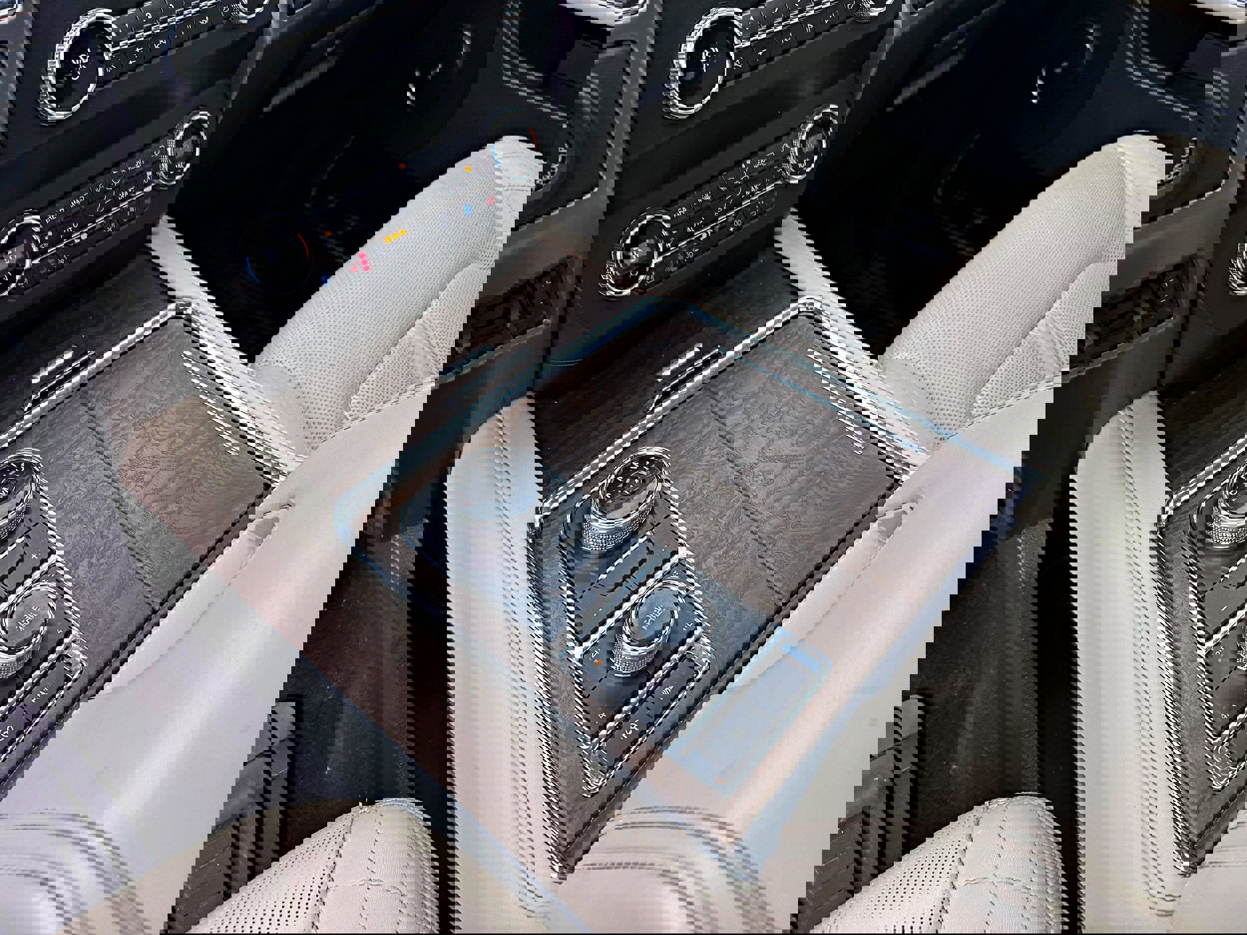 Used 2019 Ford Expedition Platinum image 18