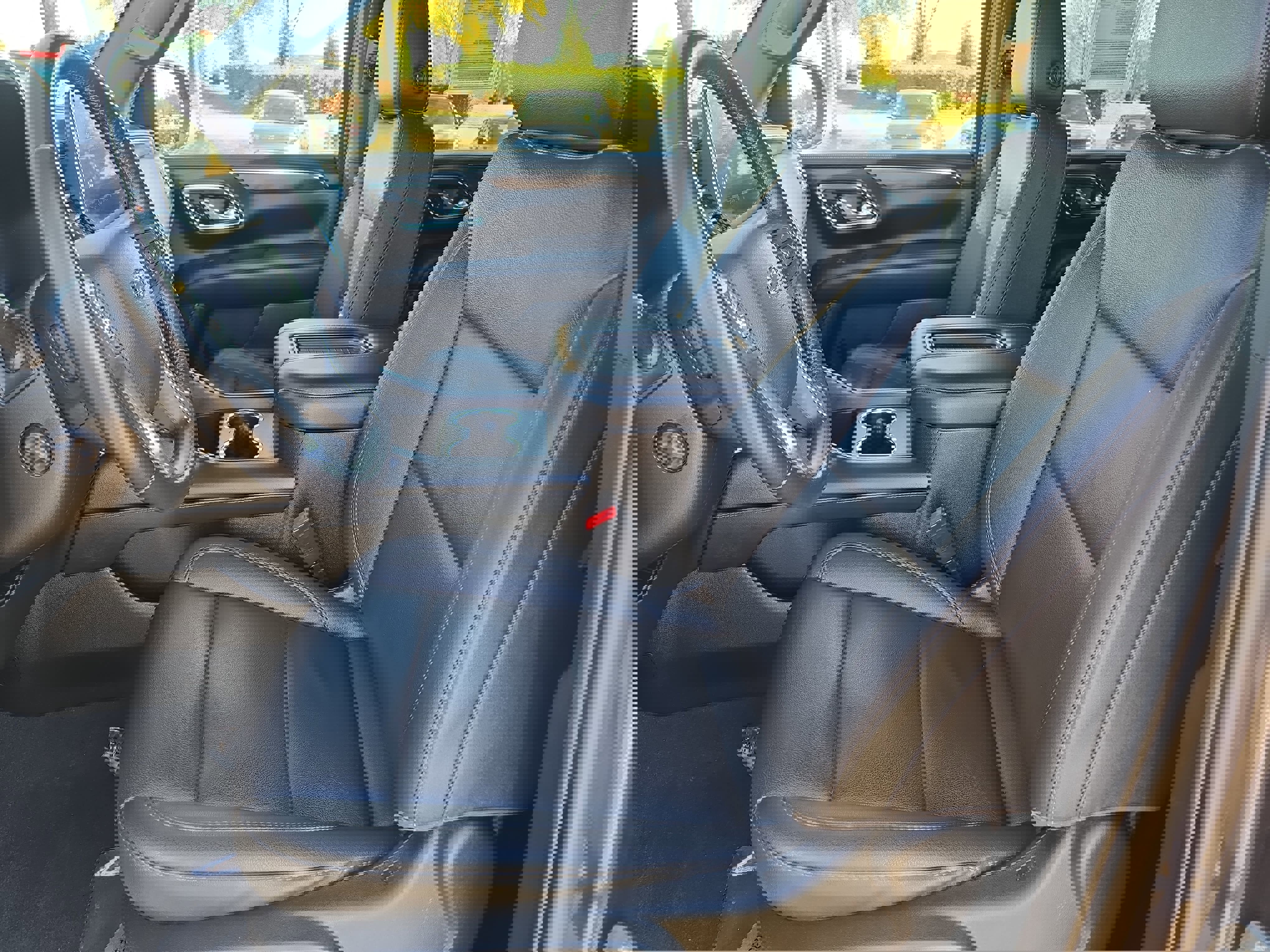 Used 2022 Chevrolet Tahoe Z71 w/ Luxury Package image 17