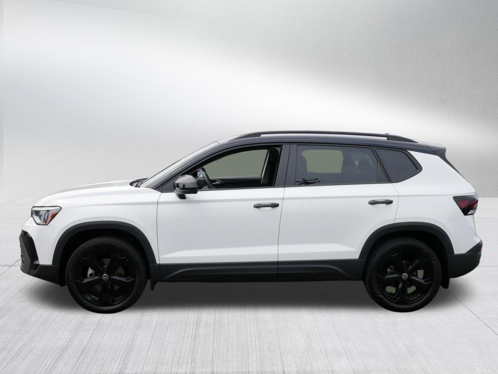 Certified 2025 Volkswagen Taos SE AWD/4WD image 4