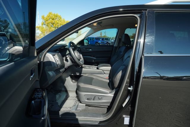 Used 2023 Nissan Pathfinder SL image 12
