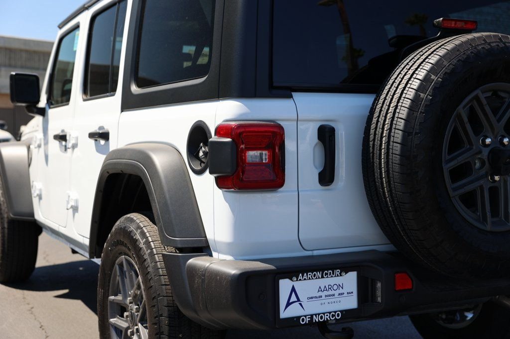 Used 2024 Jeep Wrangler Unlimited Sport AWD/4WD image 10