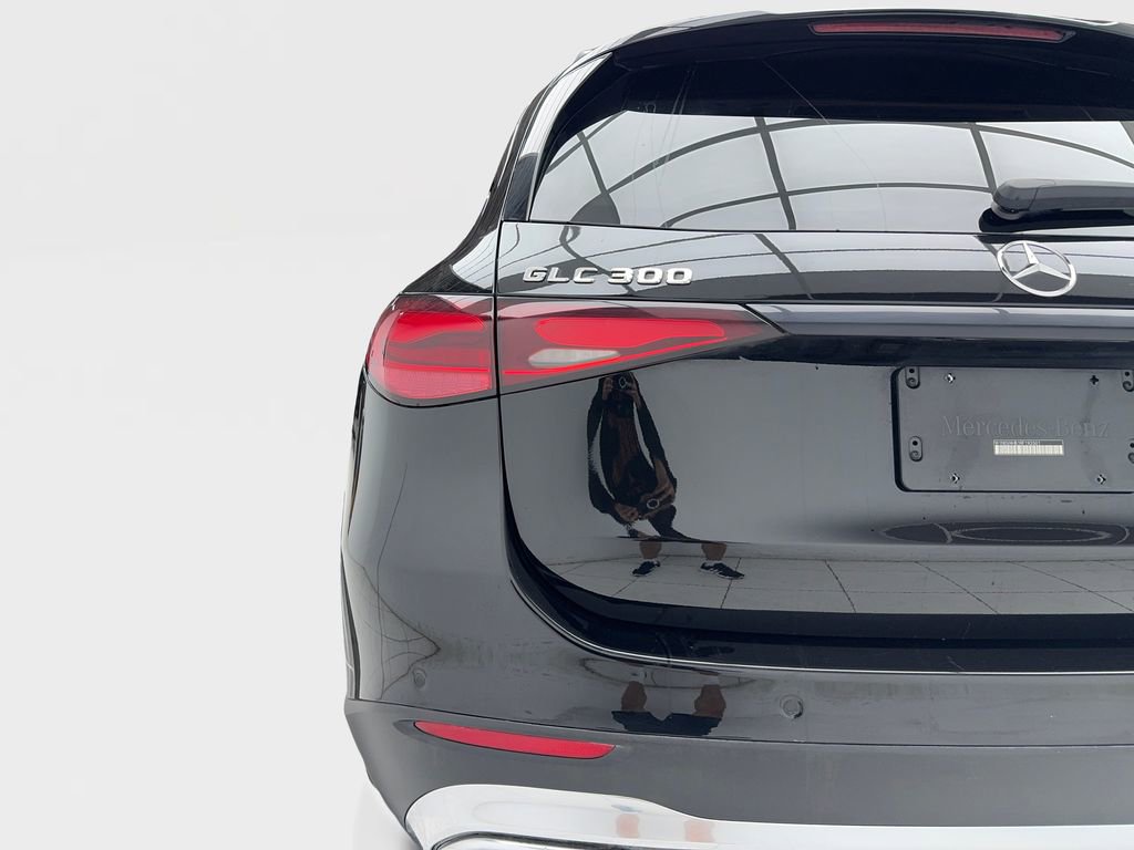 Used 2024 Mercedes-Benz GLC 300 4MATIC image 11