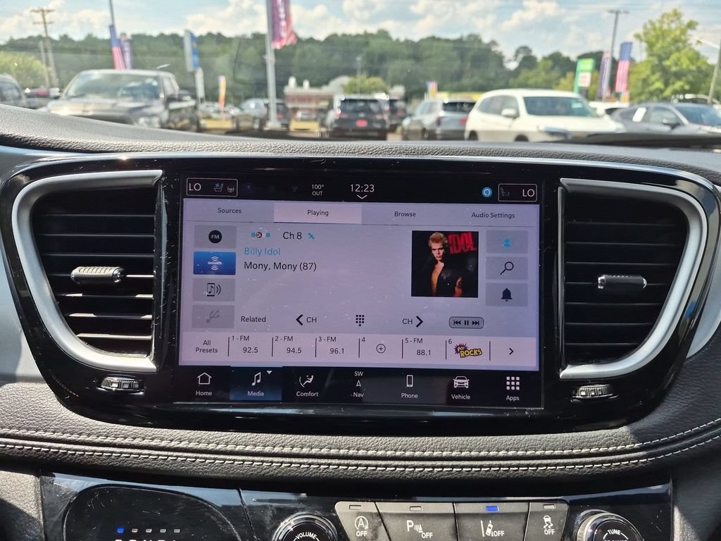Used 2025 Chrysler Pacifica Limited FWD image 22