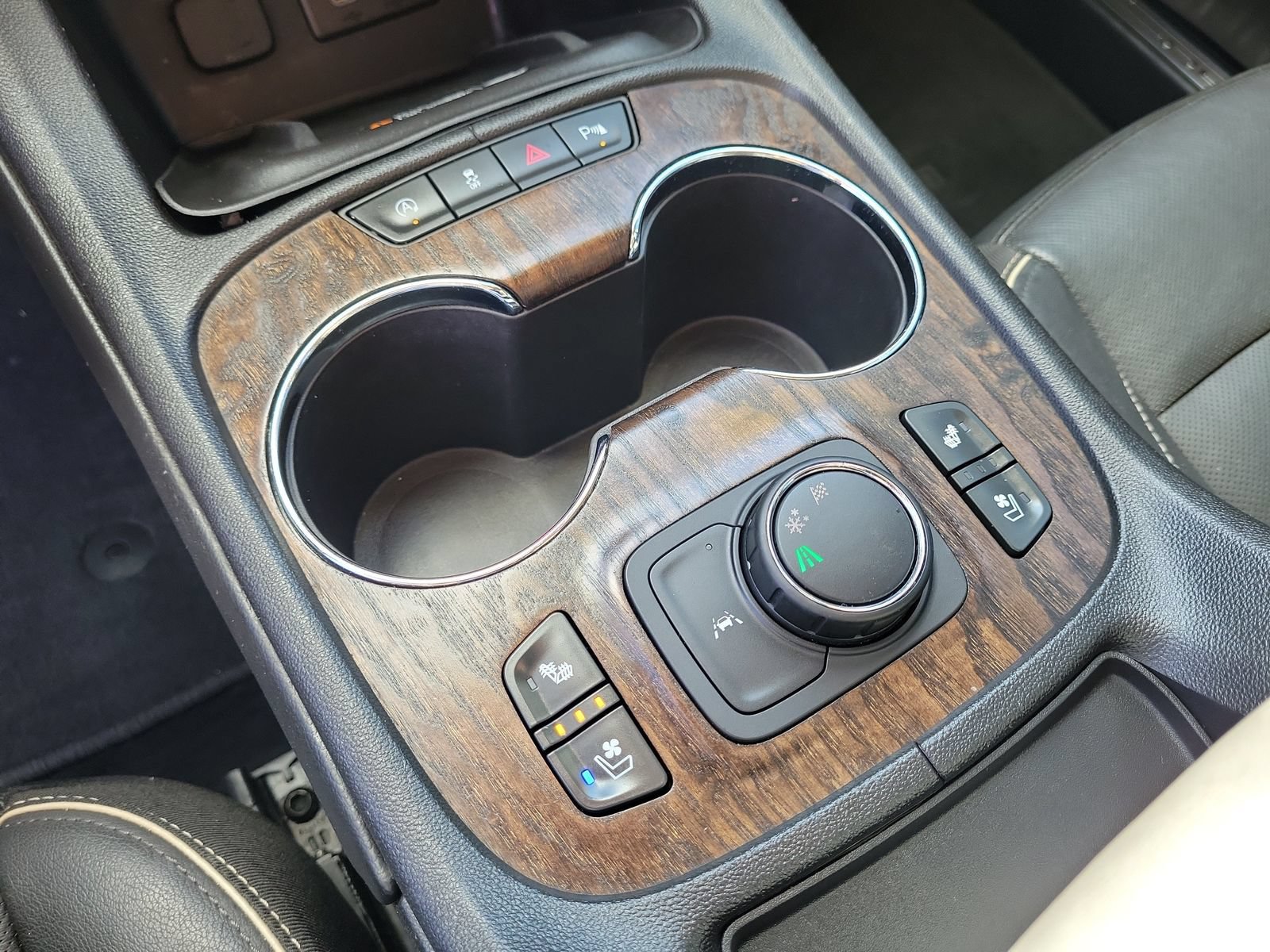 Used 2020 GMC Acadia Denali FWD image 31