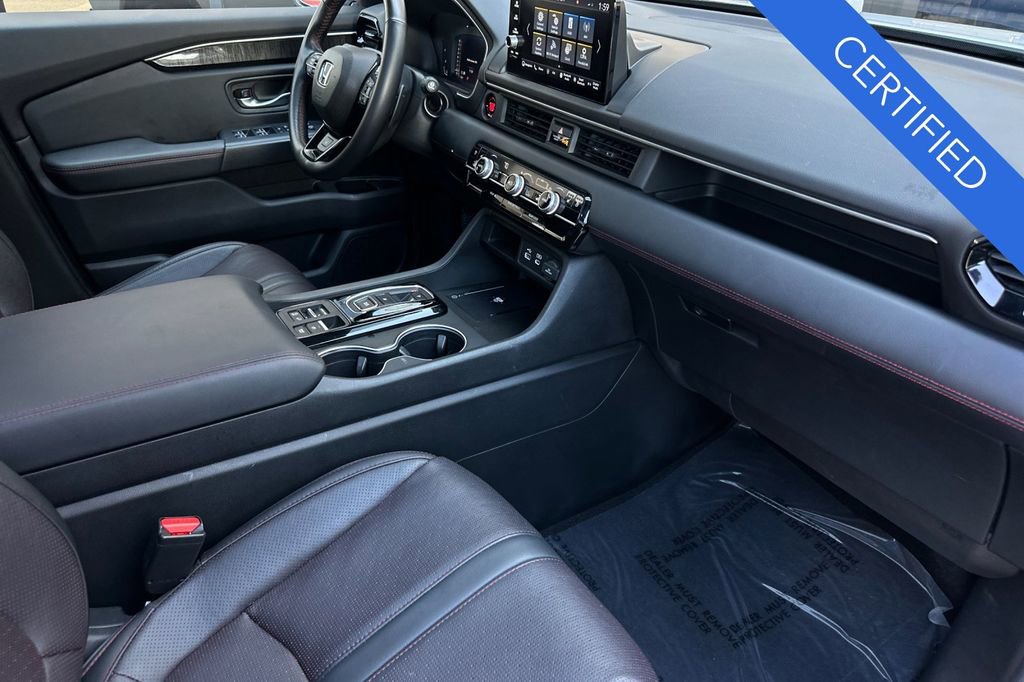 Certified 2025 Honda Pilot Black Edition image 19